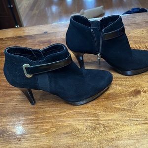 Bandolino suede leather heeled ankle boot